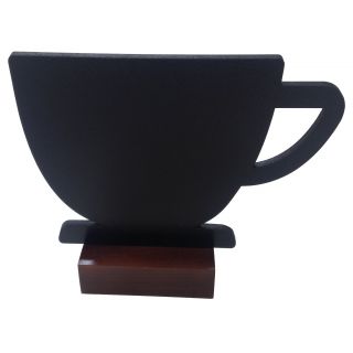 Caballete de mesa de pizarra con taza de café
